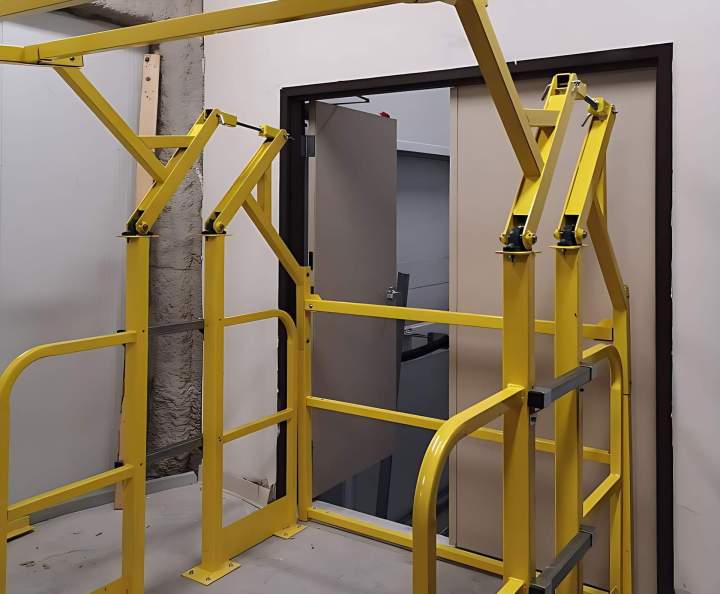 Metal Storage Structure Installation in Laval